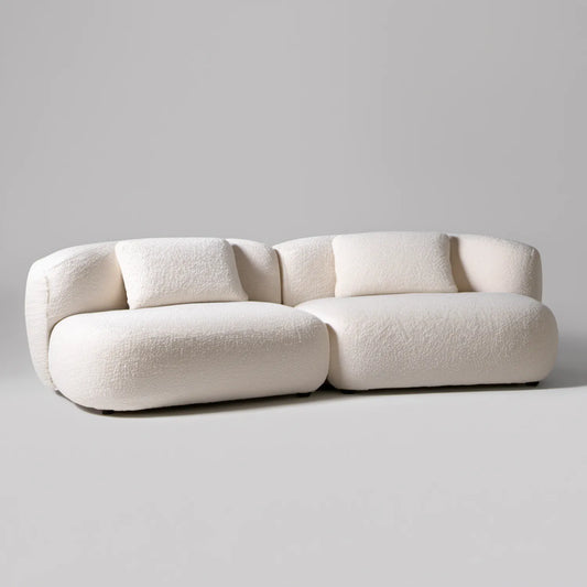 Kremowa dwuosobowa sofa zaokrąglona z tapicerką bouclé, 220 × 100 × 72 cm
